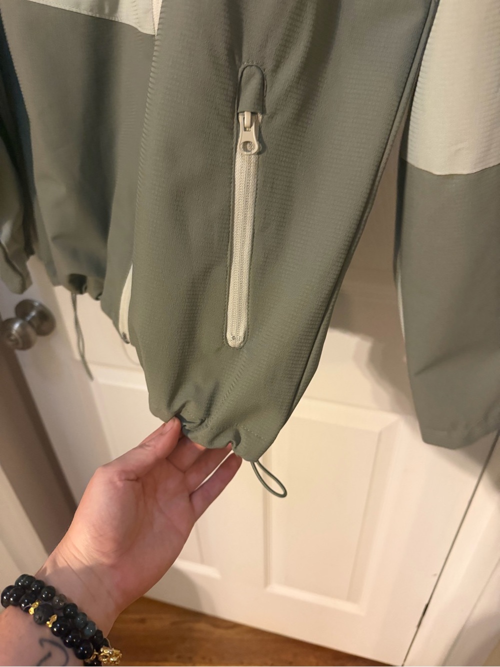 NWT PacSun Two-Tone Sage Green Windbreaker Jacket- Medium - Picture 4 of 9